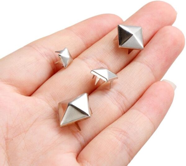 700Pcs 10 mm Square Pyramid Studs Silver Metal Four-Jaw Squa...