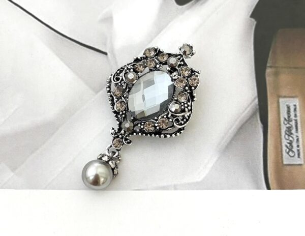 Victorian Vintage Beauty Lady Portrait Brooch Pins with Crys...
